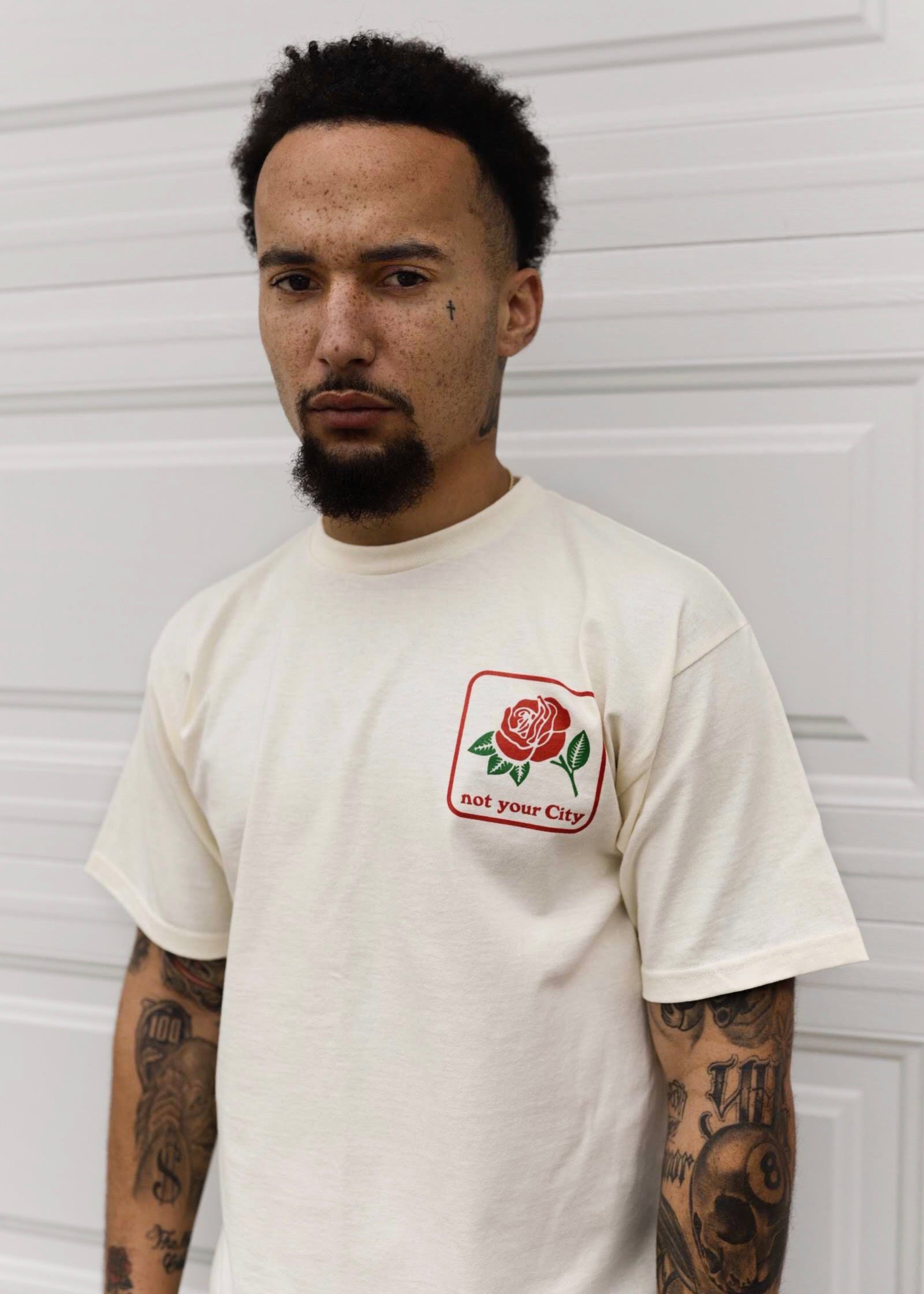 “COMO LA FLOR” TEE (CREAM)